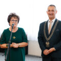 Na zdjęciu przemawiająca przewodnicząca rady oraz wójt.