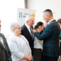 Na zdjęciu wójt przypinający jubilatom Medale za Długoletnie Pożycie Małżeńskie.