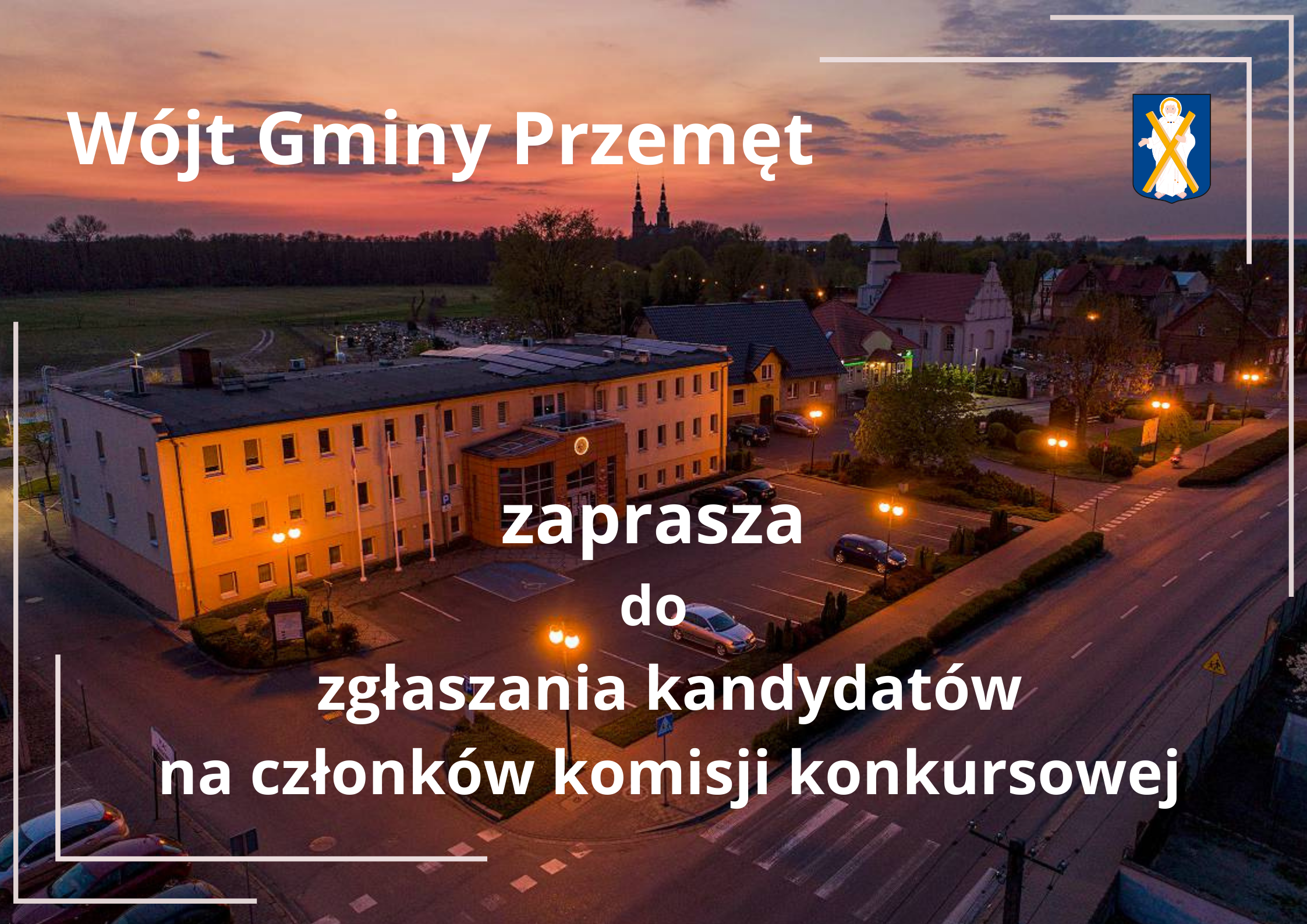 Na obrazku widnieje napis "Wójt Gminy Przemęt zaprasza do zgłaszania kandydatów na członków komisji konkursowej". W tle zdjęcie Urzędu Gminy Przemęt w oddali o zachodzie słońca.