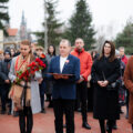 Na zdjęciu nauczyciele i uczniowie.