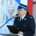 Zdjęcie przedstawia prezesa Zarządu Oddziału Gminnego ZOSP RP w Przemęcie, druha Józefa Paucha wygłaszającego przemowę.
