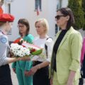Delegacja składa kwiaty pod pomnikiem