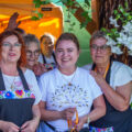 Panie z koła gospodyń pozują do zdjęcia.