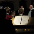 Koncert chóru chłopięcego i męskiego, wyostrzone nuty