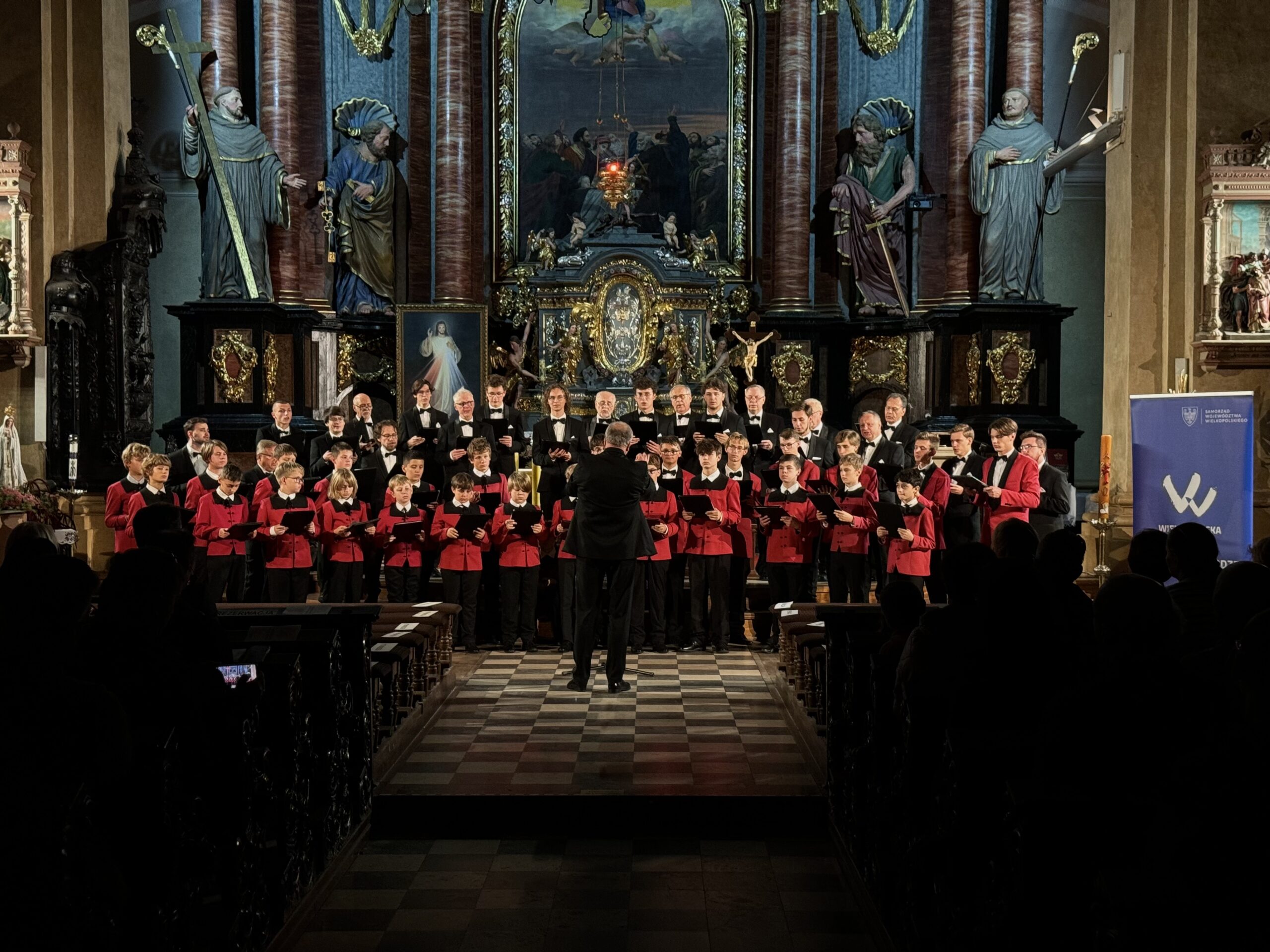 Koncert chóru chłopięcego.