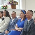 Na zdjęciu wójt, przewodnicząca rady gminy oraz dyrektor szkoły i nauczyciele podczas rozpoczęcia roku szkolnego w Starkowie.