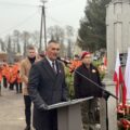Wójt przemawia przy mównicy