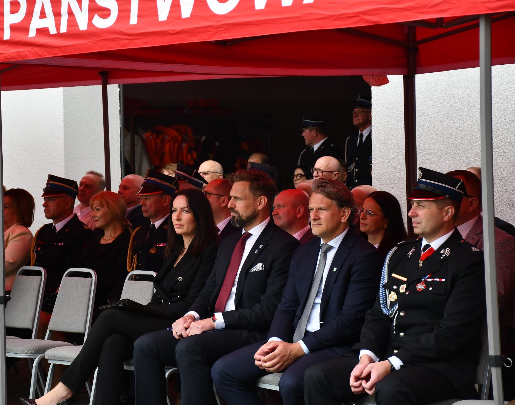 Zdjęcie przedstawia osoby obecne na uroczystości, m.in. burmistrza Wolsztyna, wójta gminy Siedlec oraz panią Patrycję Pabich.