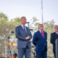 Na fotografii wójt gminy Janusz Frąckowiak przemawia podczas wydarzenia. W tle minister oraz wicemarszałek.