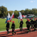 Na zdjęciu maszeruje jedna z jednostek OSP.