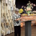 Na zdjęciu pani Krystyna Klawinska przemawia podczas wydarzenia.