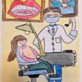 Na fotografii rysunek ucznia przedstawiający wizytę u dentysty.