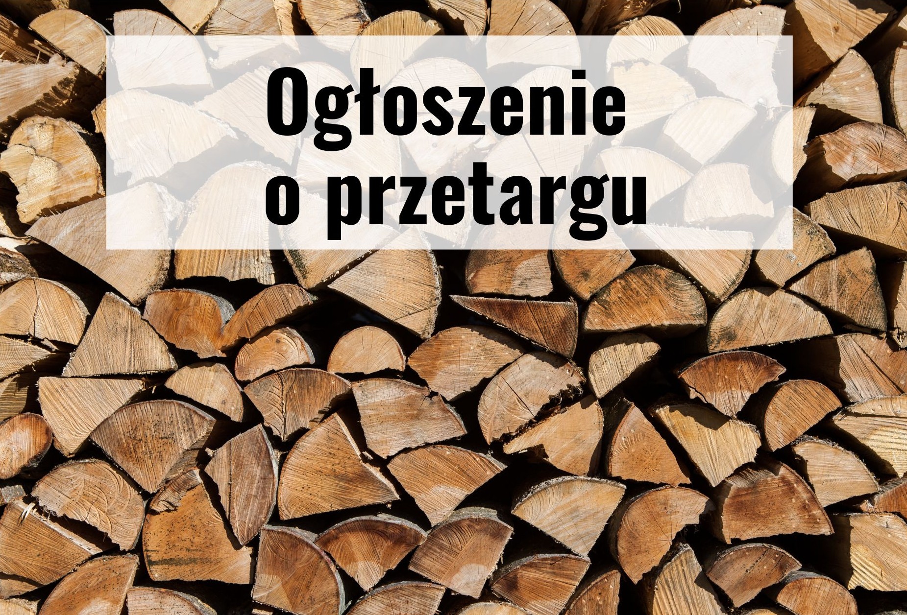 Grafika przedstawia drewno oraz napis: "Ogłoszenie o przetargu".